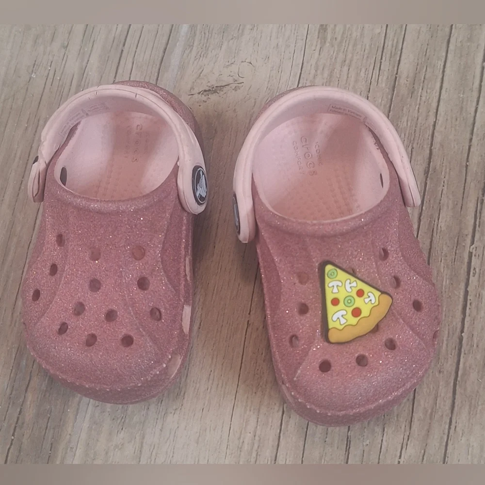 CROCS Kids Sparkly Pink Clogs With Pizza Croc Charm Sz. 4
